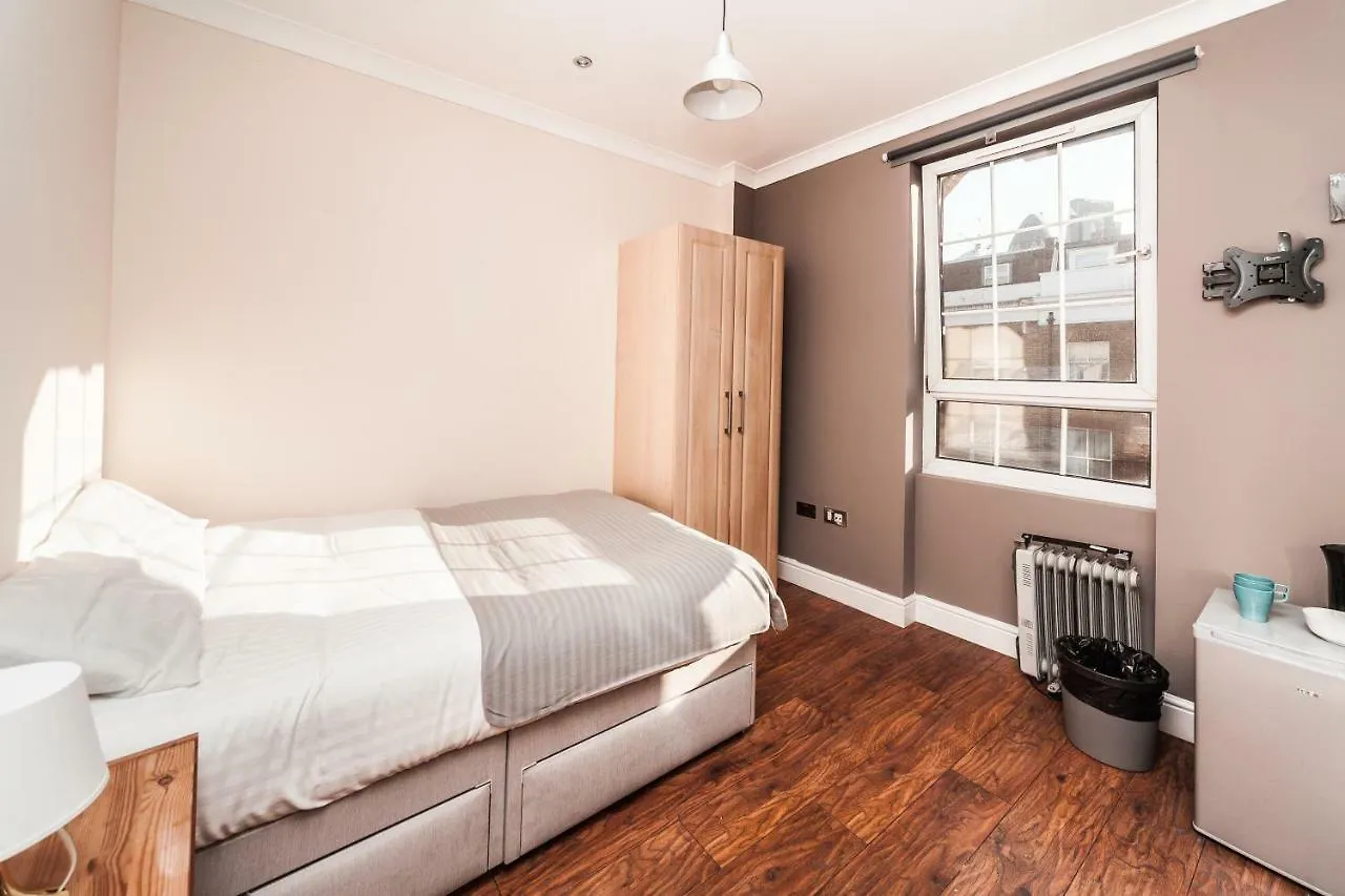 Private En-Suite Room @ Liverpool Street, Brick Ln London Guest house