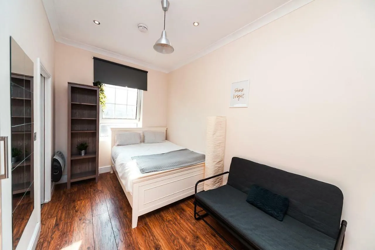 Guest house Private En-Suite Room @ Liverpool Street, Brick Ln London